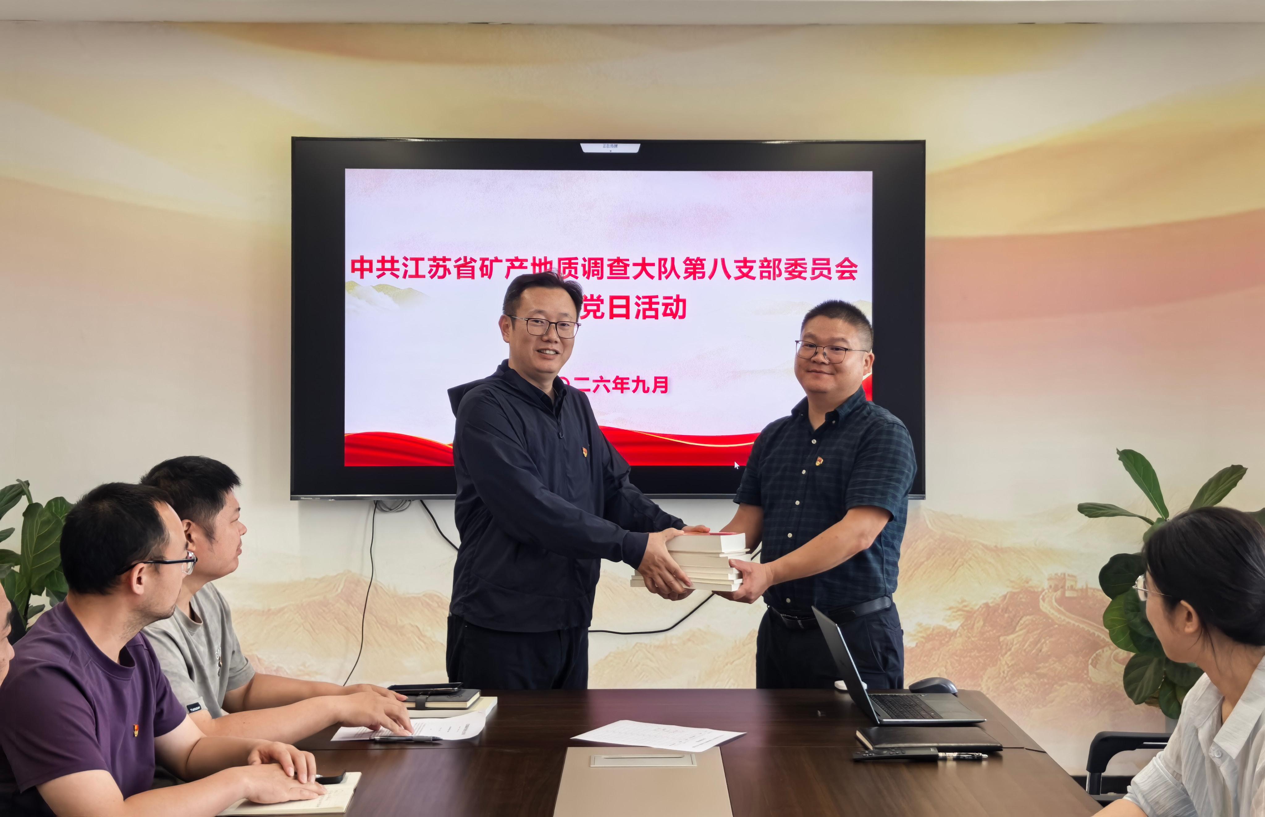 胡队.jpg